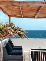 Chambre Confort, vue partielle sur l'océan | Terrasse/Patio