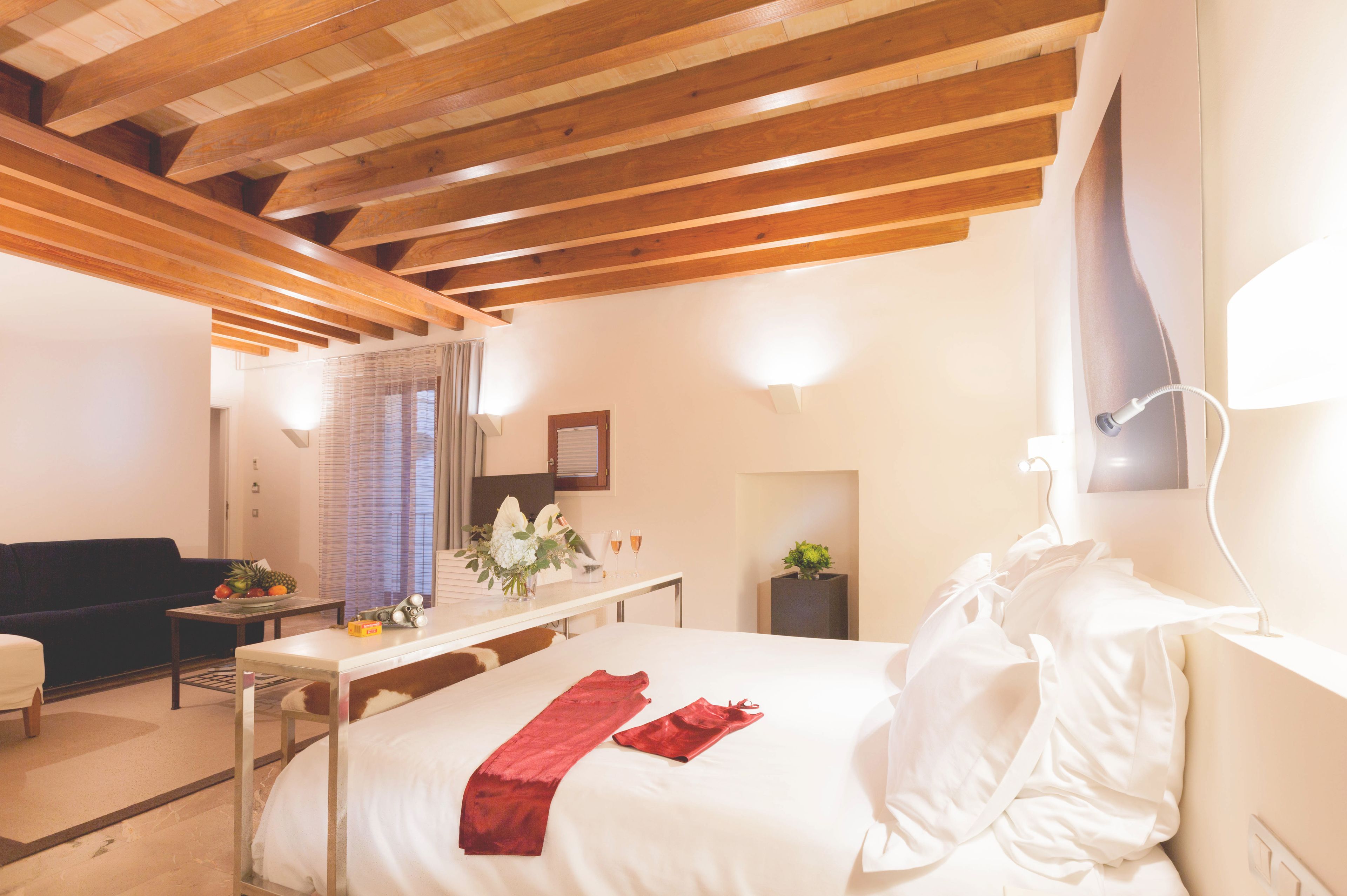 1 bedroom, in-room safe, individually decorated, desk