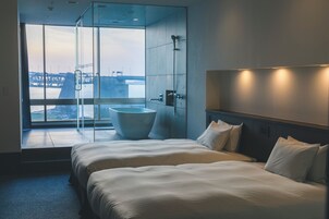 Top Floor Deluxe Twin with View Bath, Non Smoking, Ocean View (Annex Building) | Desk, free WiFi, bed sheets