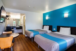 Escritorio, cortinas blackout, wifi gratis y ropa de cama