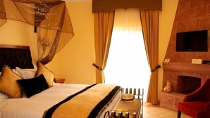 Suite | Premium bedding, in-room safe, desk, iron/ironing board (on request) - Hotel Villa San Francisco (Chapala)