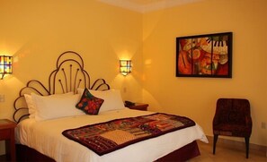 Standard Double Room | Premium bedding, in-room safe, individually furnished, desk - Hotel Villa San Francisco (Chapala)