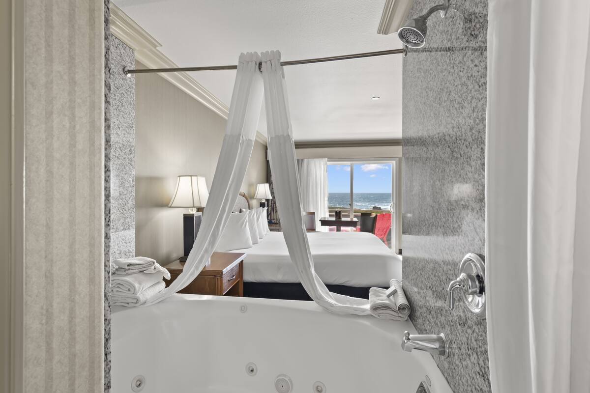 superior room | private spa tub