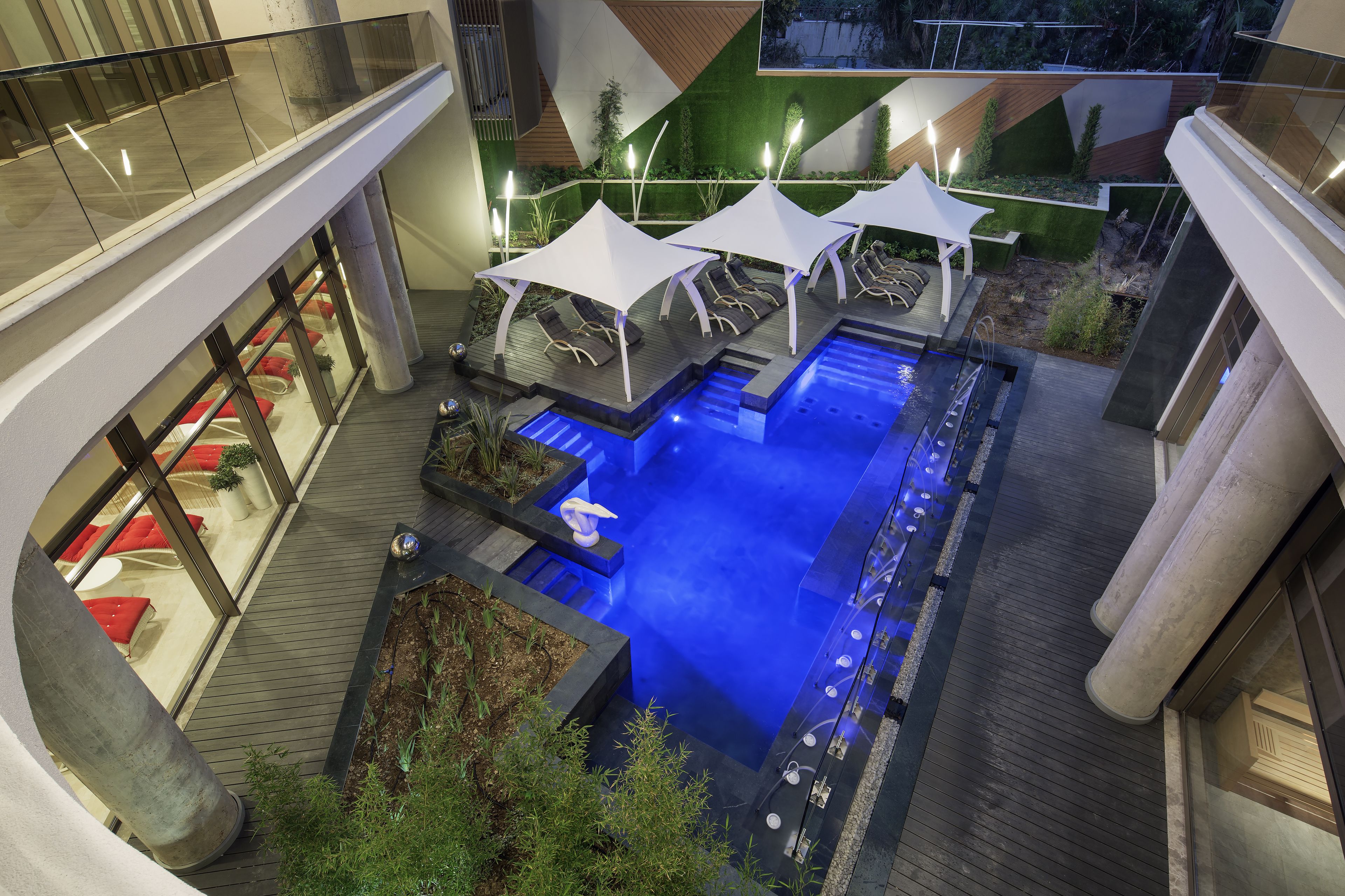 Couples treatment rooms, sauna, hot tub, Turkish bath, body treatments