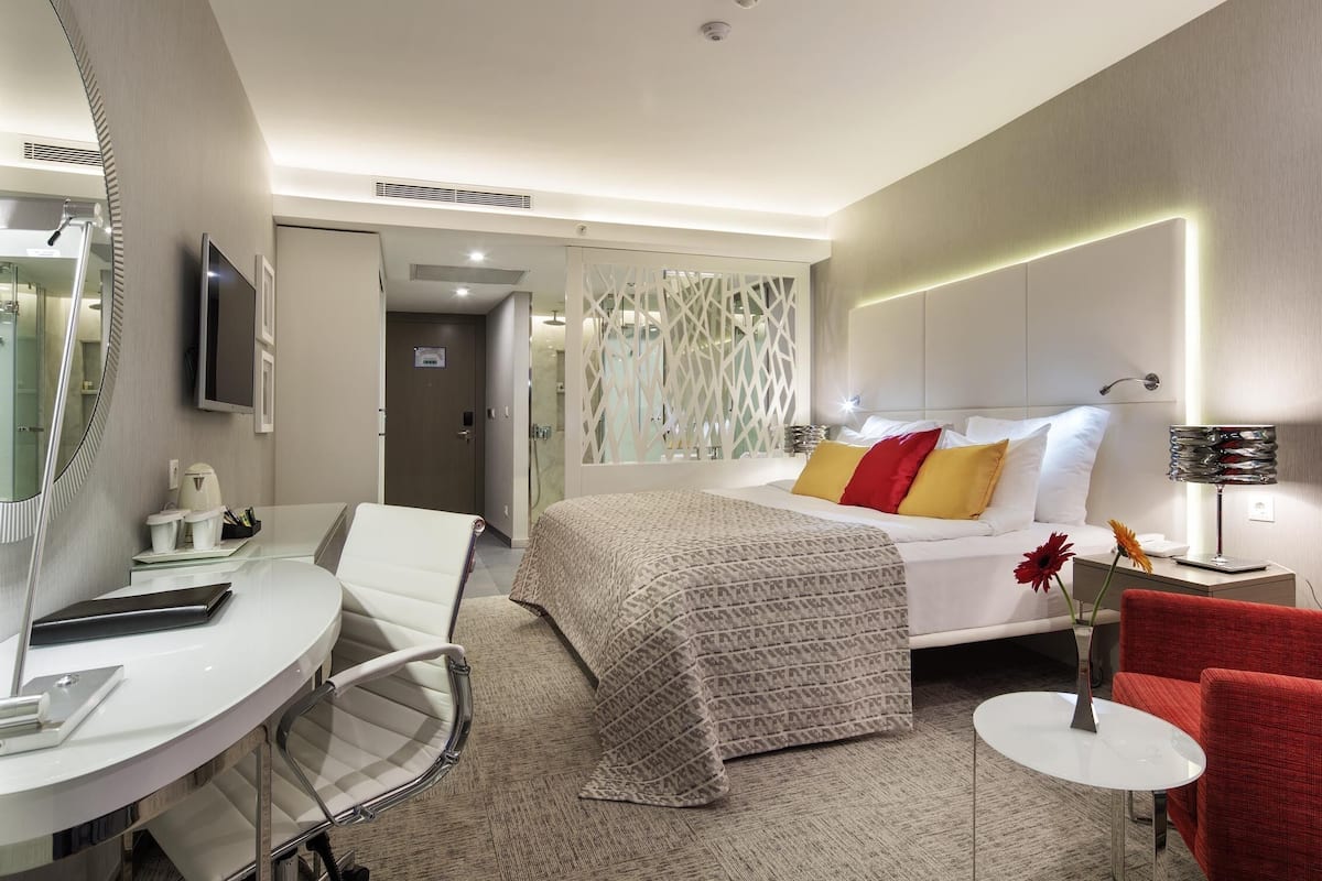 1 Schlafzimmer, hochwertige Bettwaren, Minibar, Zimmersafe