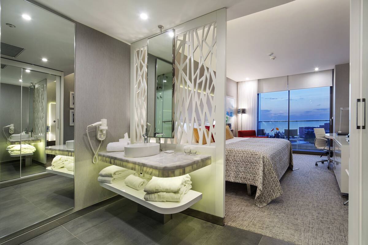 Premium bedding, minibar, in-room safe, desk