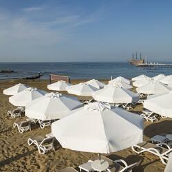 Plage privée à proximité, chaises longues, parasols
