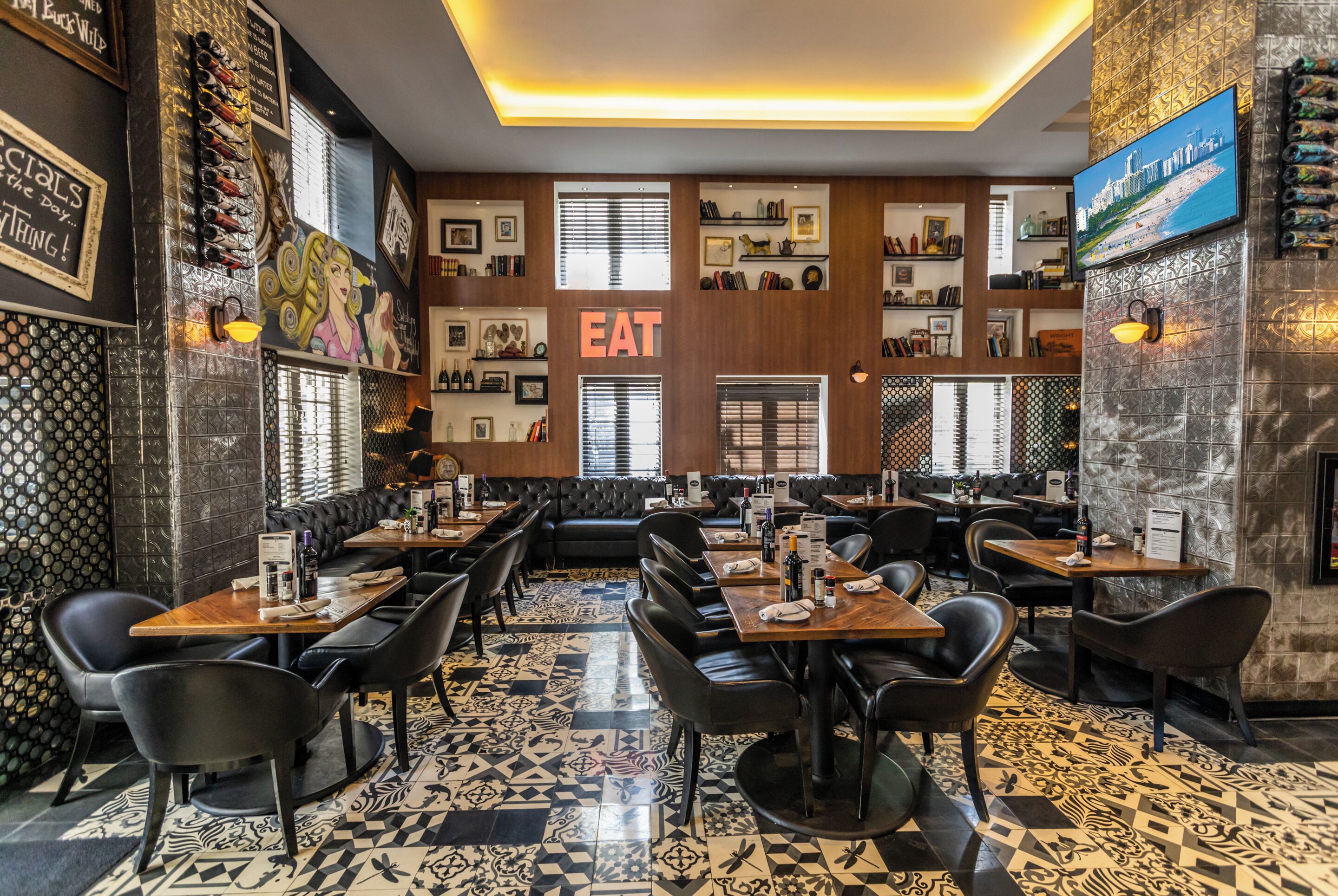 Phục vụ bữa sáng, bữa trưa, bữa tối, món ăn kiểu Mỹ 