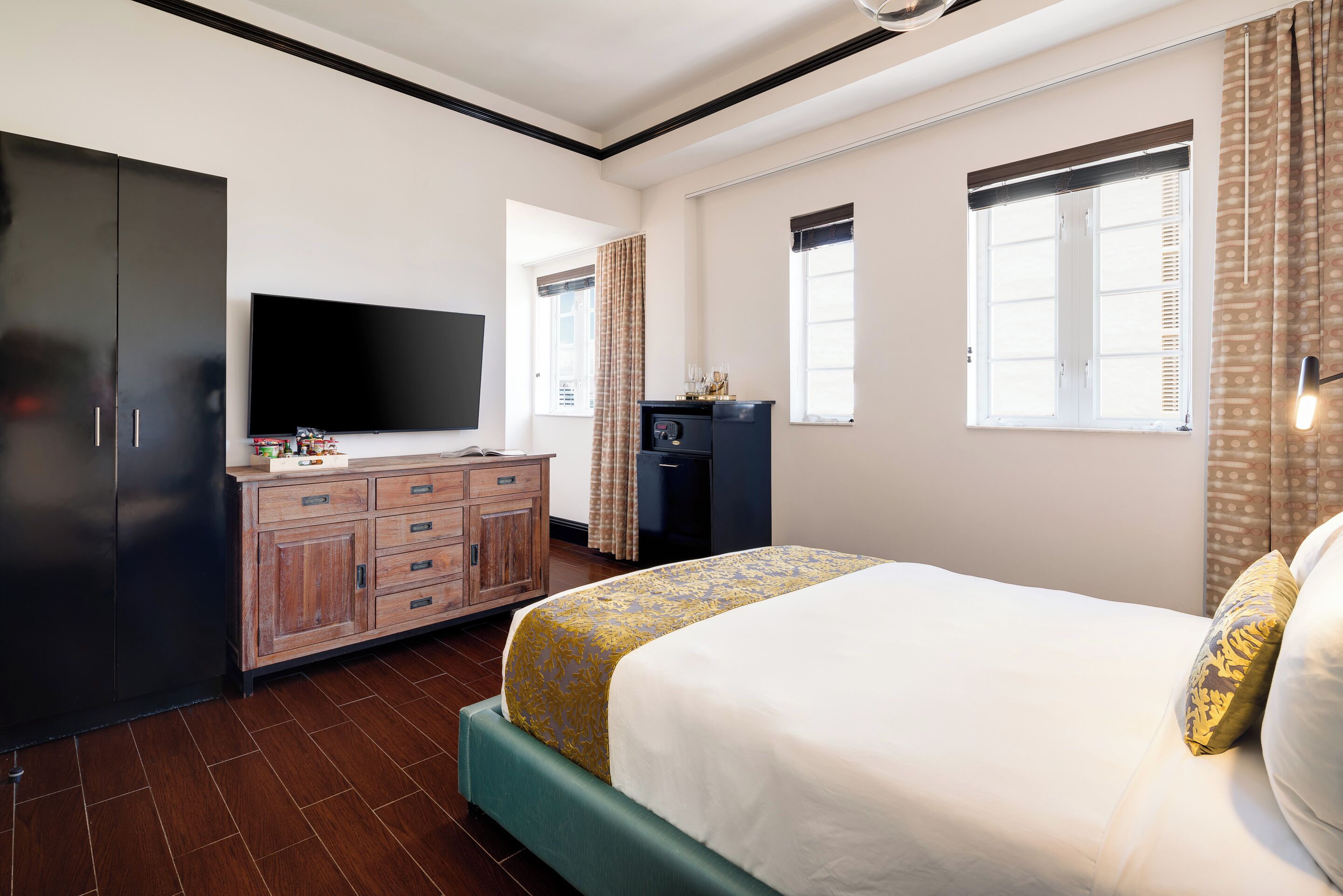 埃及棉床單、高級寢具、記憶棉床墊、迷你吧