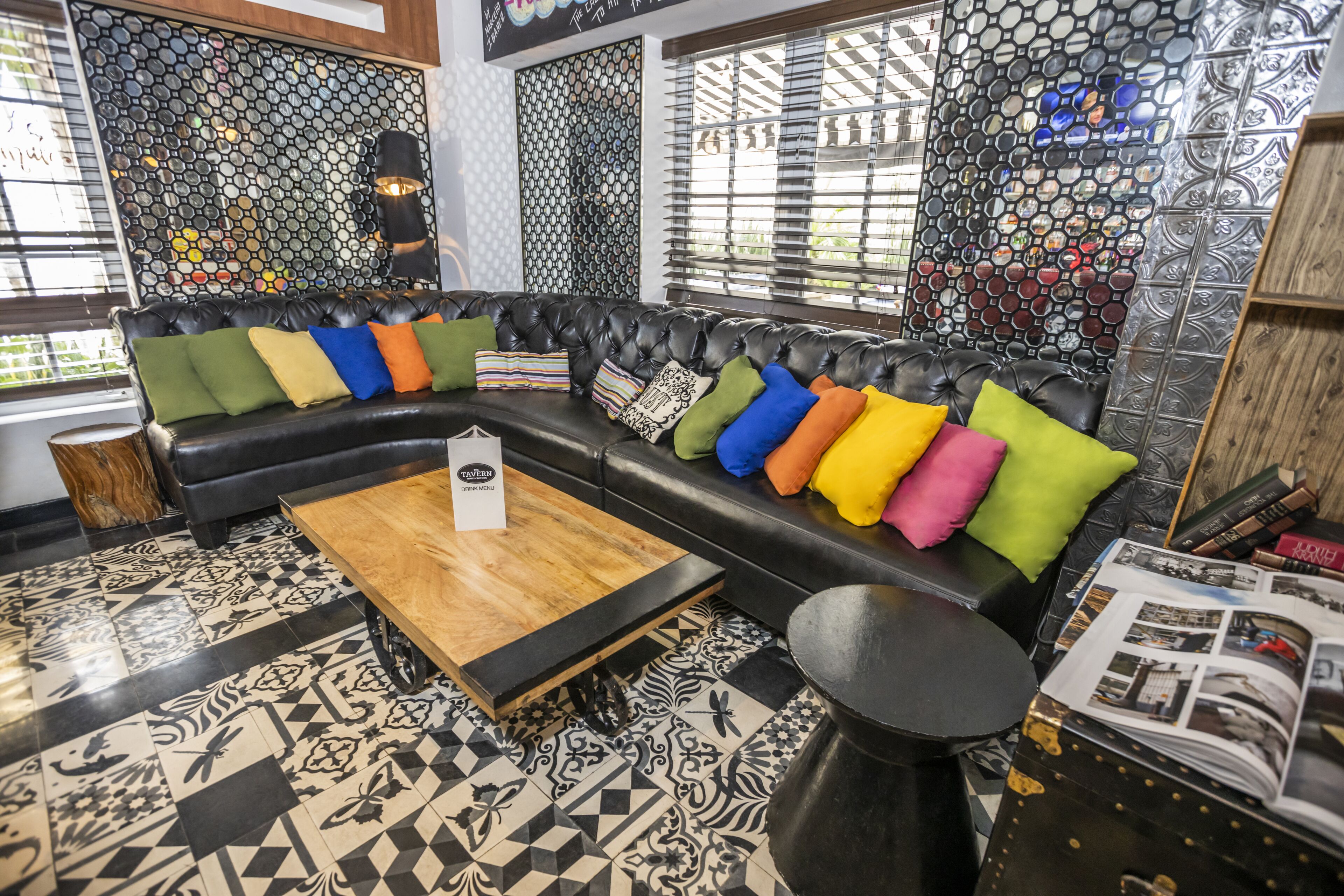 breakfast, lunch, dinner served; american cuisine