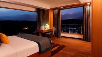 1 bedroom, premium bedding, minibar, in-room safe