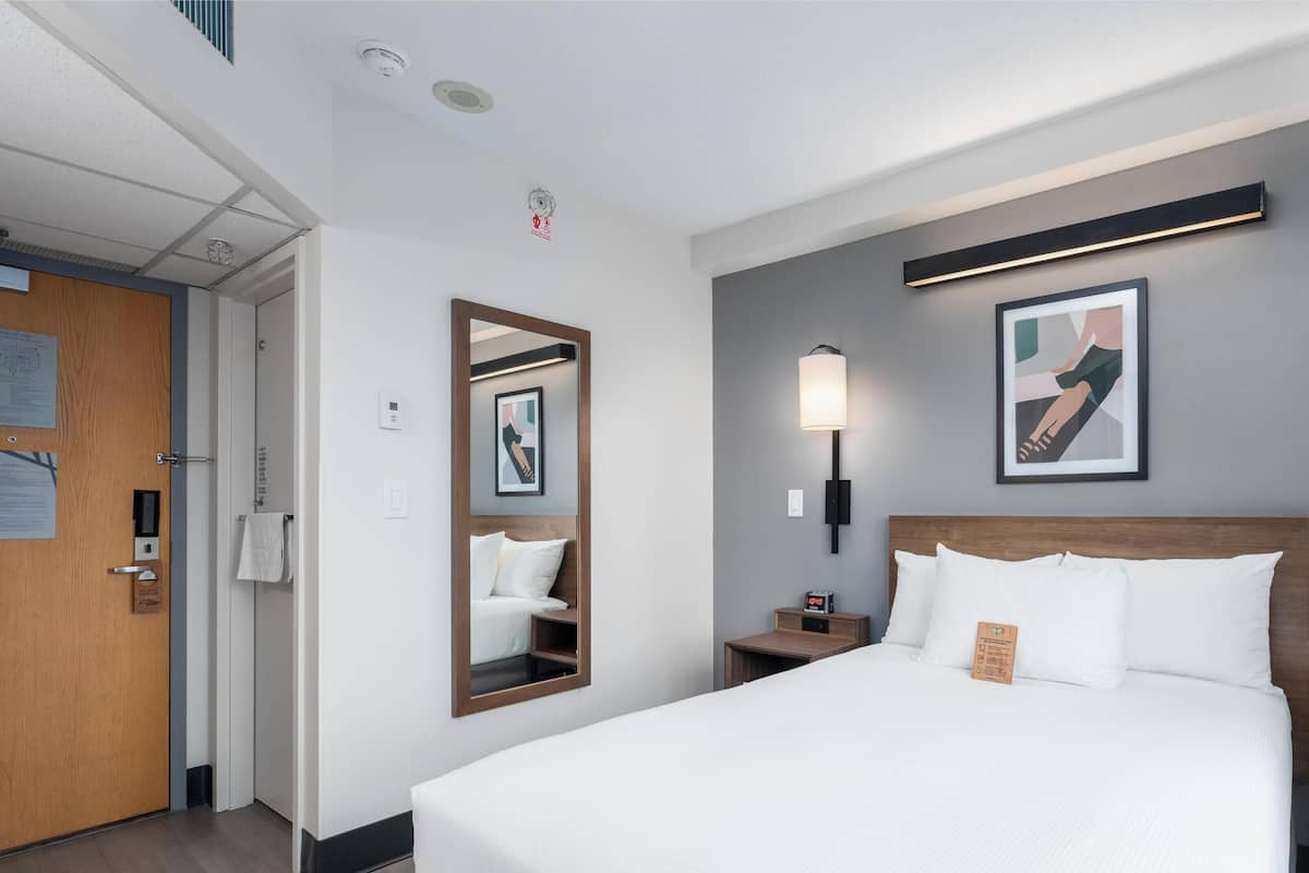 Room, 1 Double Bed, Non Smoking, Shared Bathroom (Semi Private Bathroom)