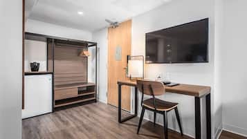 Chambre supérieure, 1 grand lit, non-fumeur, salle de bain attenante | Coffre-fort, bureau, espace de travail pour ordinateurs portables
