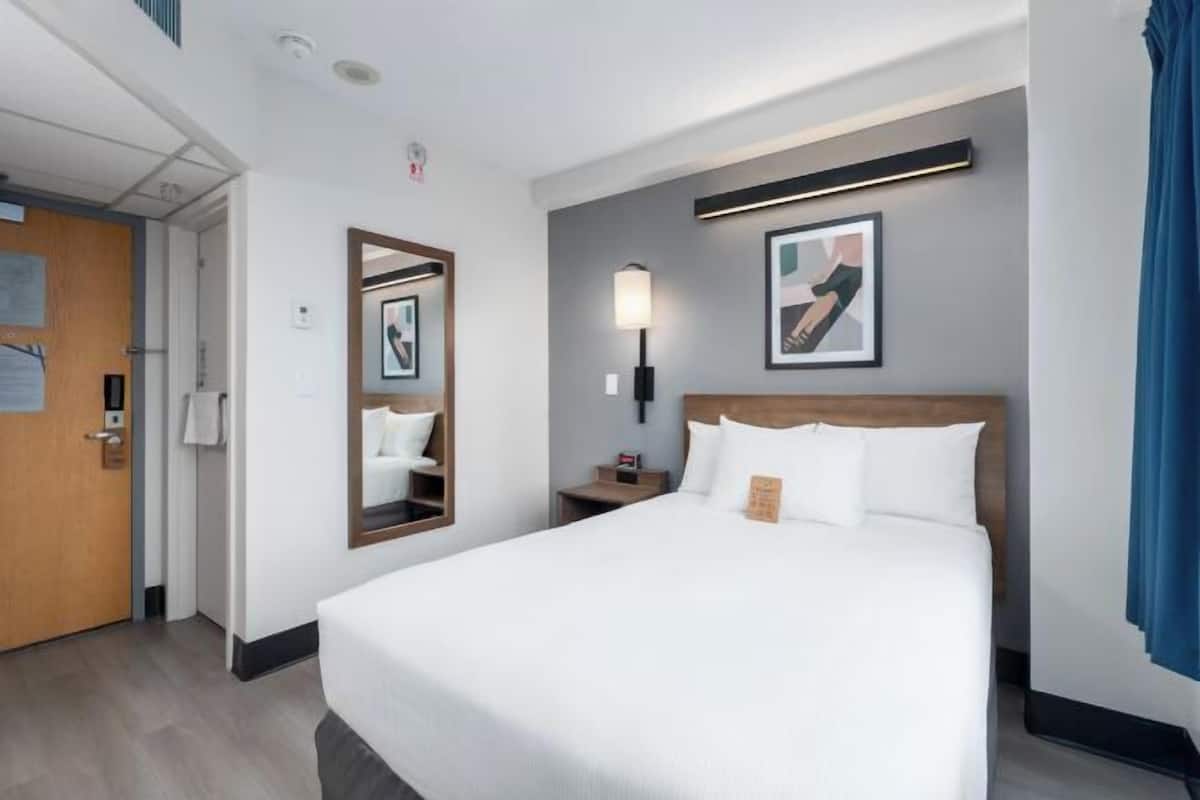 Tallelokero huoneessa, työpöytä