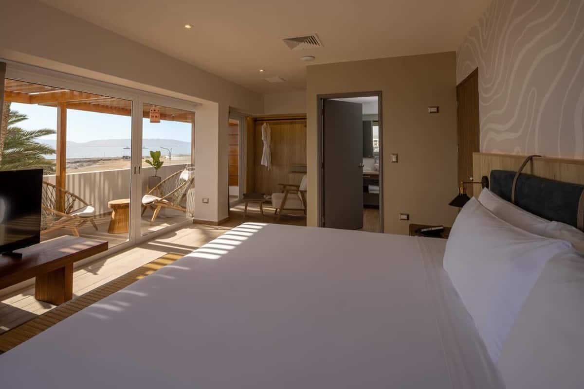 In-room safe, desk, WiFi (free), bed sheets