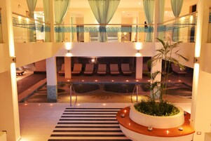 Sauna, hot tub, steam room, body treatments, hydrotherapy