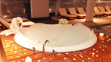 Sauna, hot tub, steam room, body treatments, hydrotherapy