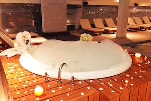 Sauna, hot tub, steam room, body treatments, hydrotherapy