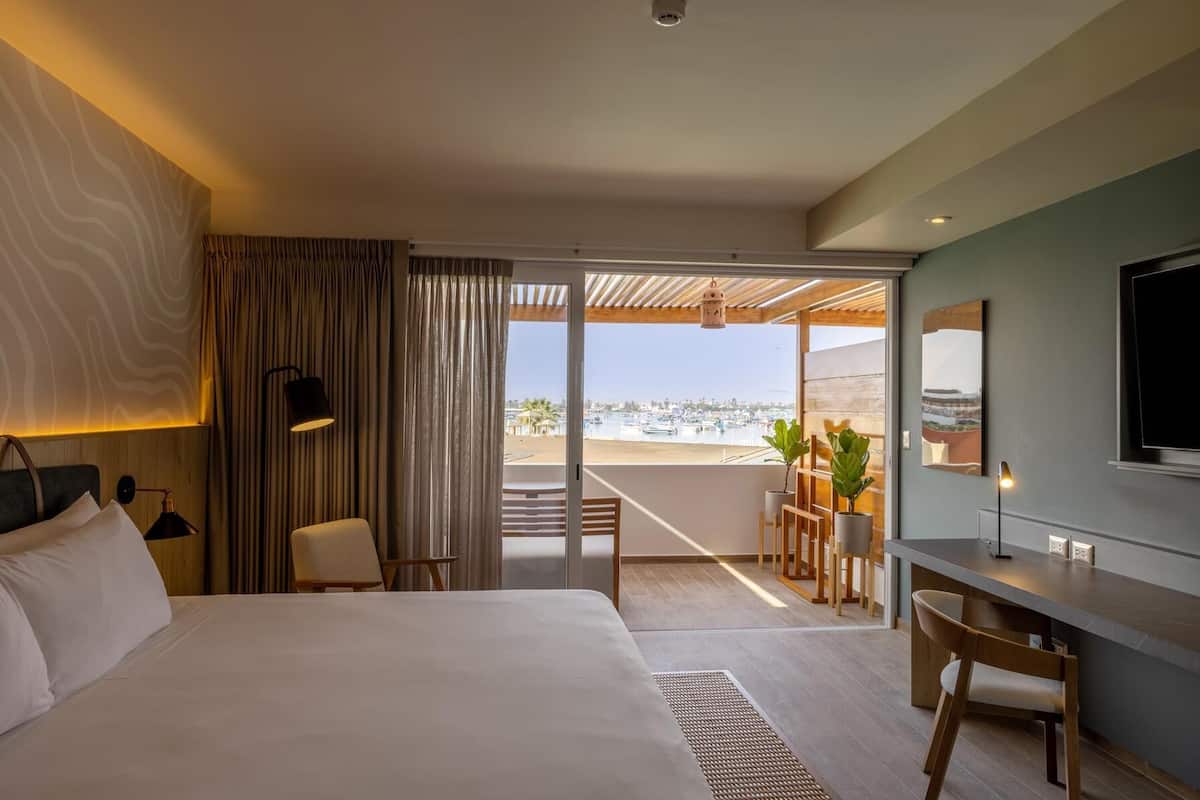 In-room safe, desk, free WiFi, bed sheets
