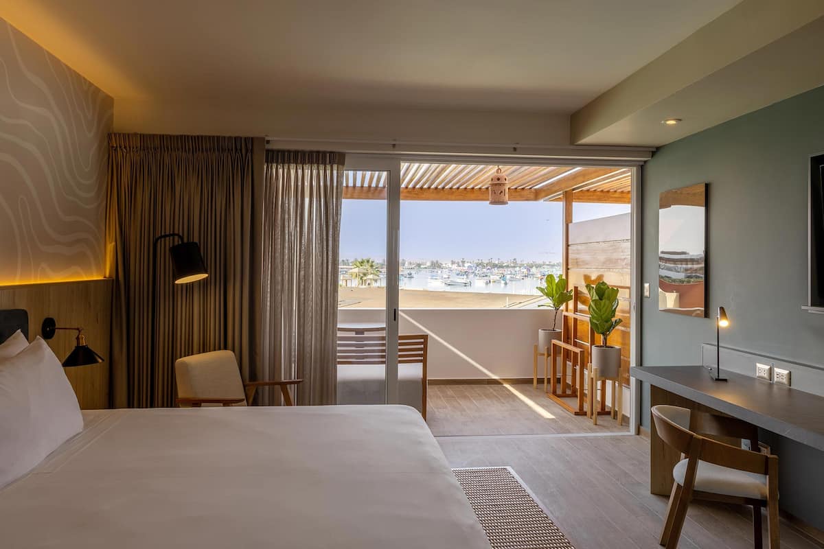 deluxe double room, 1 king bed, sea view | in-room safe, desk, free wifi, bed sheets