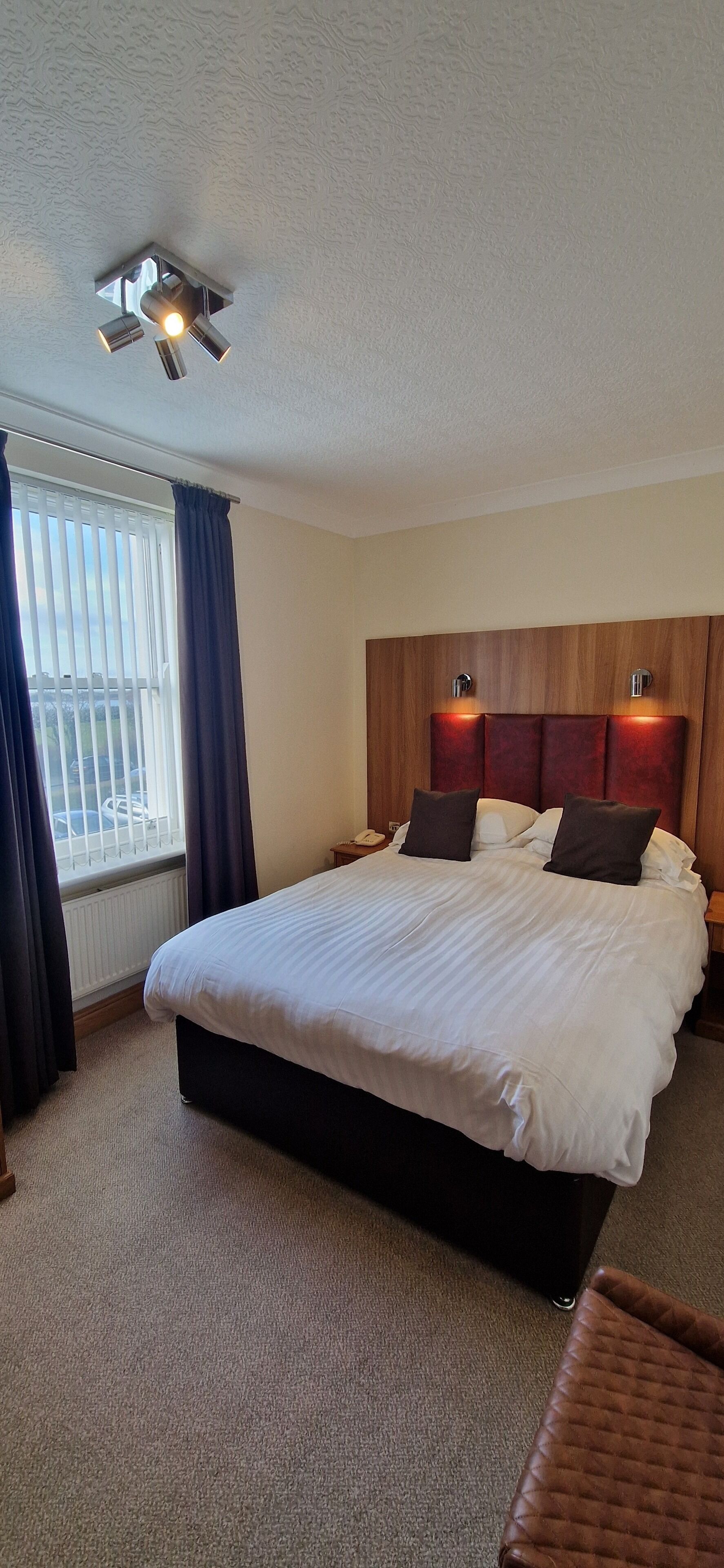 standard double room (with shower) | 1 bedroom, in-room safe, desk, iron/ironing board