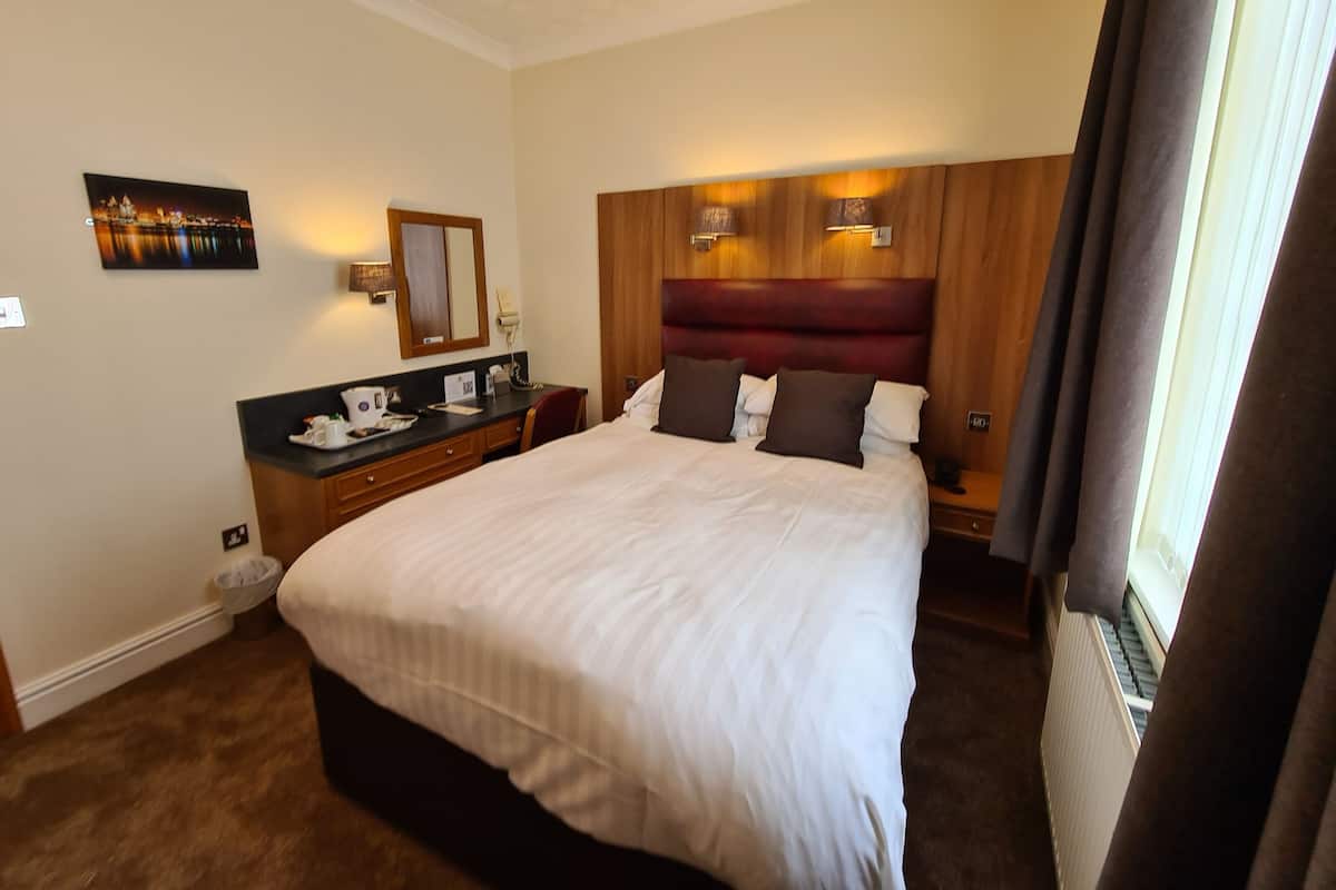Club Room | 1 bedroom, in-room safe, desk, iron/ironing board