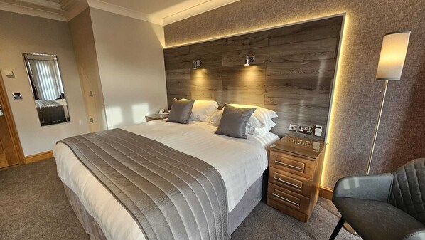 Standard Double or Twin Room, 1 King Bed (Hougoumont) Disabled Access | In-room safe, desk, iron/ironing board, free WiFi