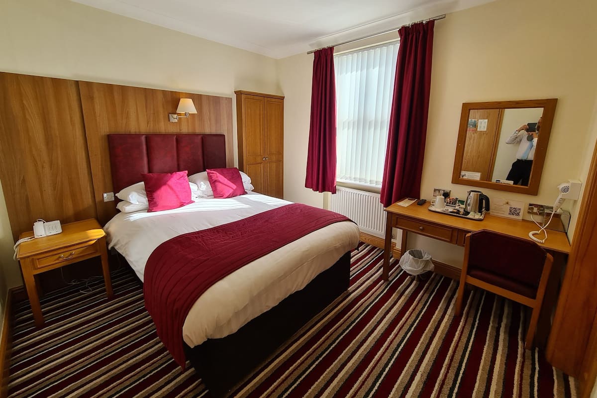 In-room safe, iron/ironing board, WiFi (free), bed sheets