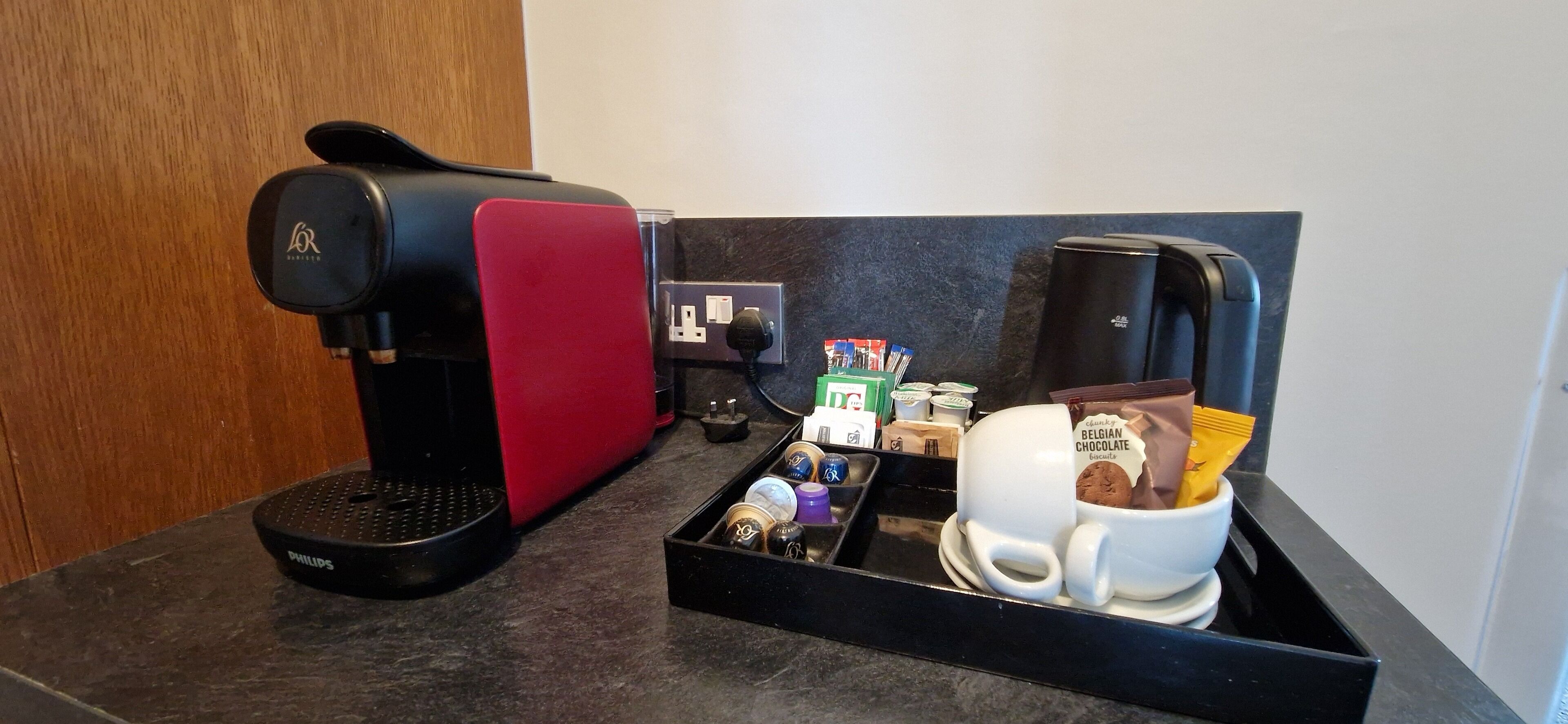 deluxe double room, sea view | 1 bedroom, in-room safe, desk, iron/ironing board