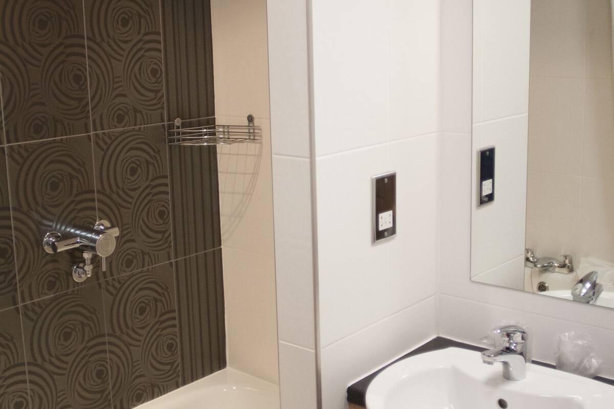 double room | 1 bedroom, in-room safe, desk, iron/ironing board