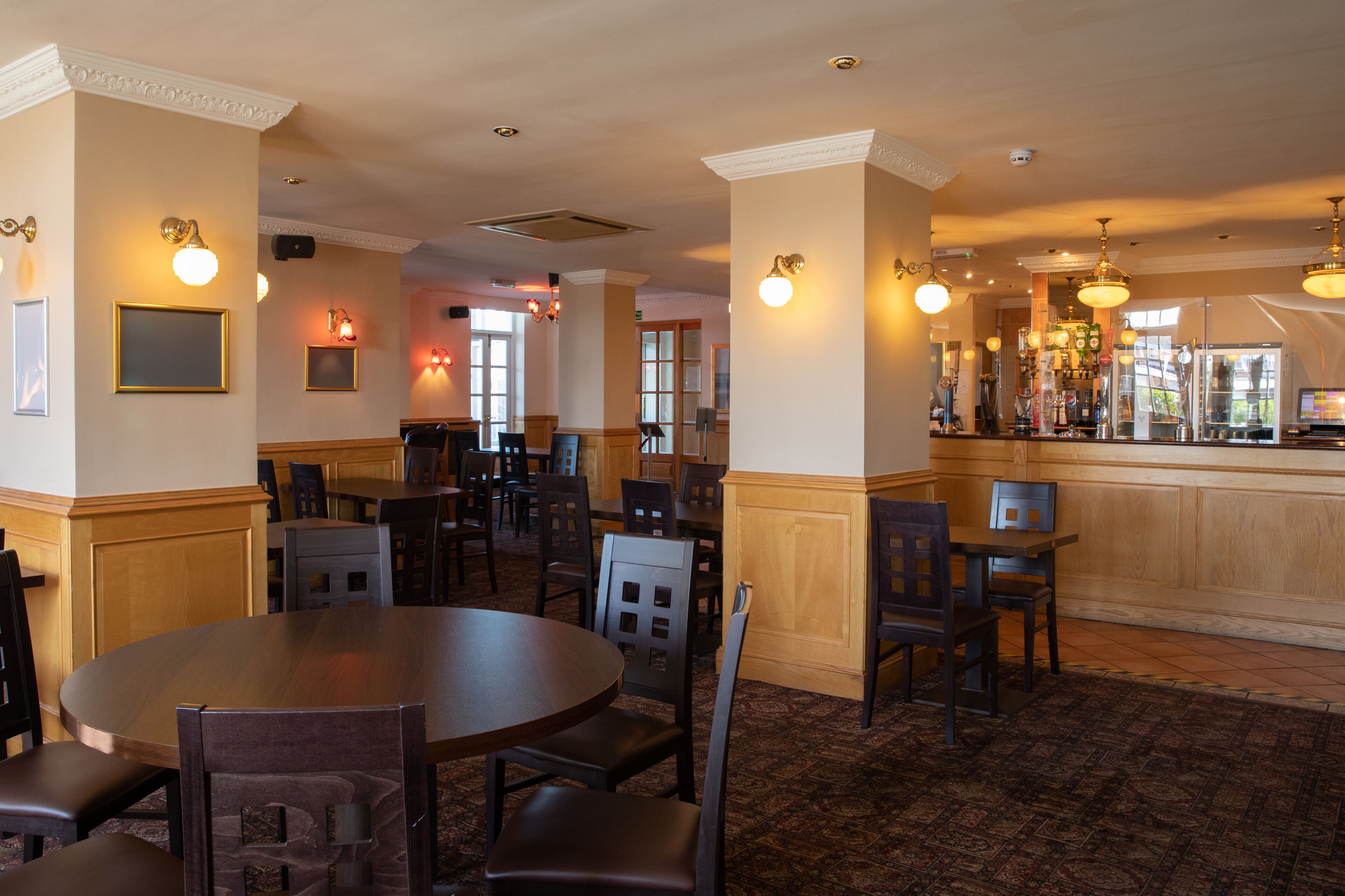 serves lunch and dinner