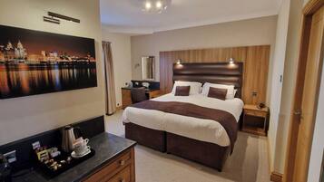 Deluxe Double or Twin Room | Peti besi dalam bilik, seterika/papan seterika, Wi-fi percuma