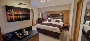 豪華雙人或雙床房 | 客房內保險箱、熨斗/熨衣板、免費無線上網、床單