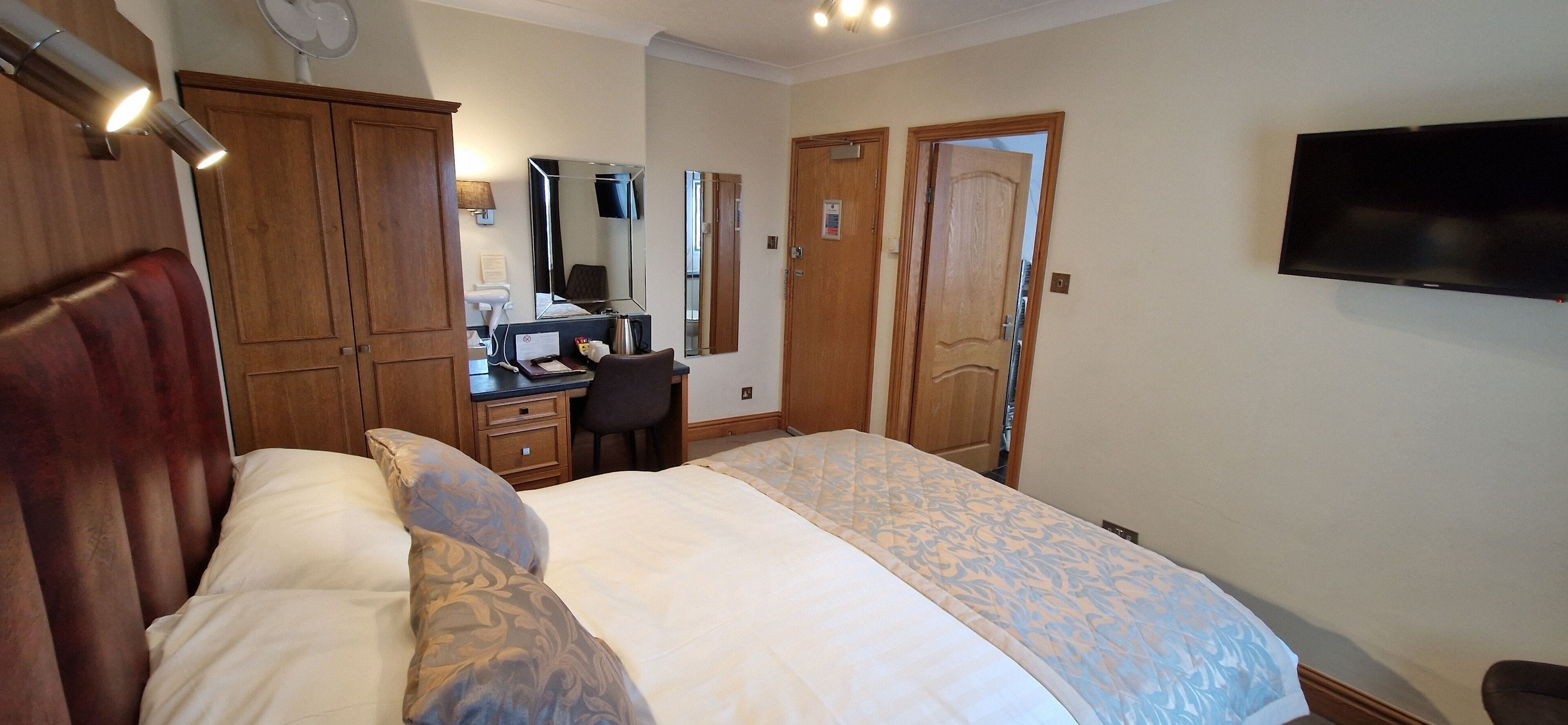 Photo - The Royal Hotel