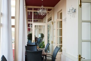 Bar (in der Unterkunft)