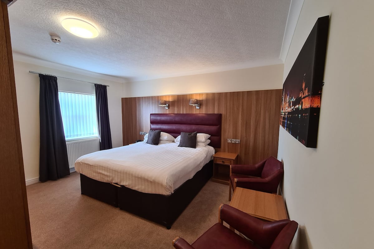 1 bedroom, in-room safe, desk, iron/ironing board