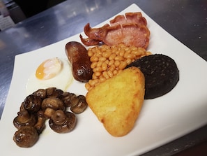 Breakfast area - The Royal Hotel (Liverpool)