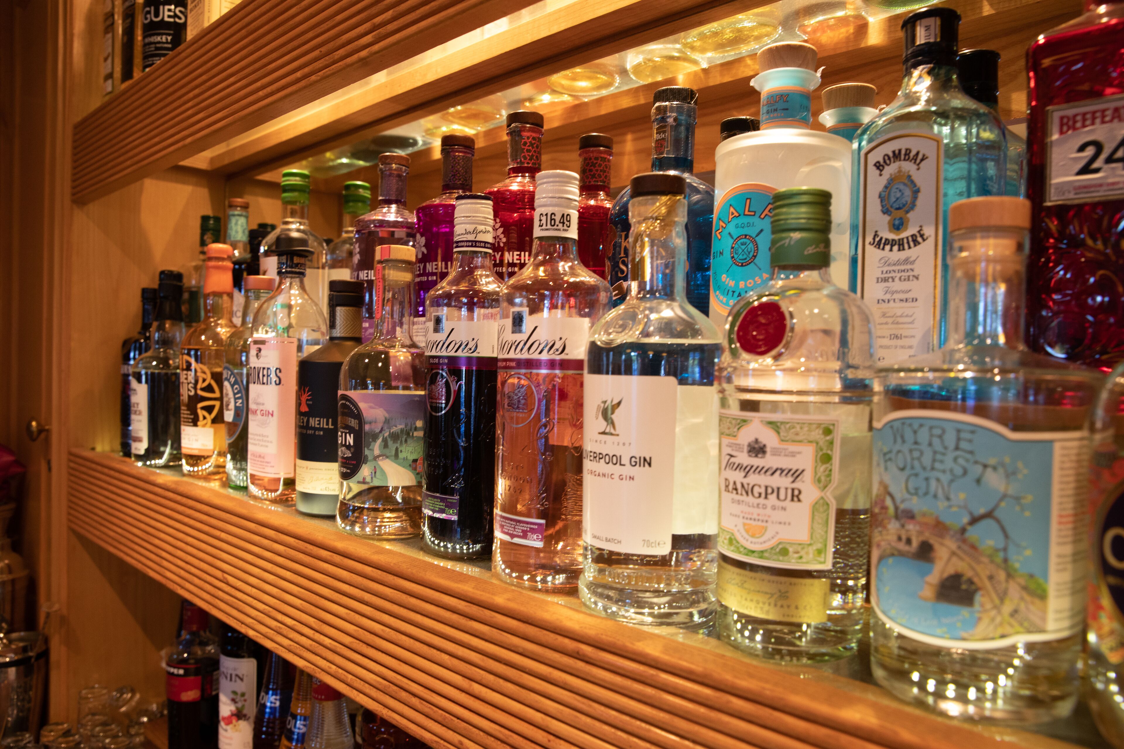 serves lunch and dinner