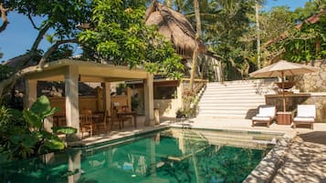 Poolside bar