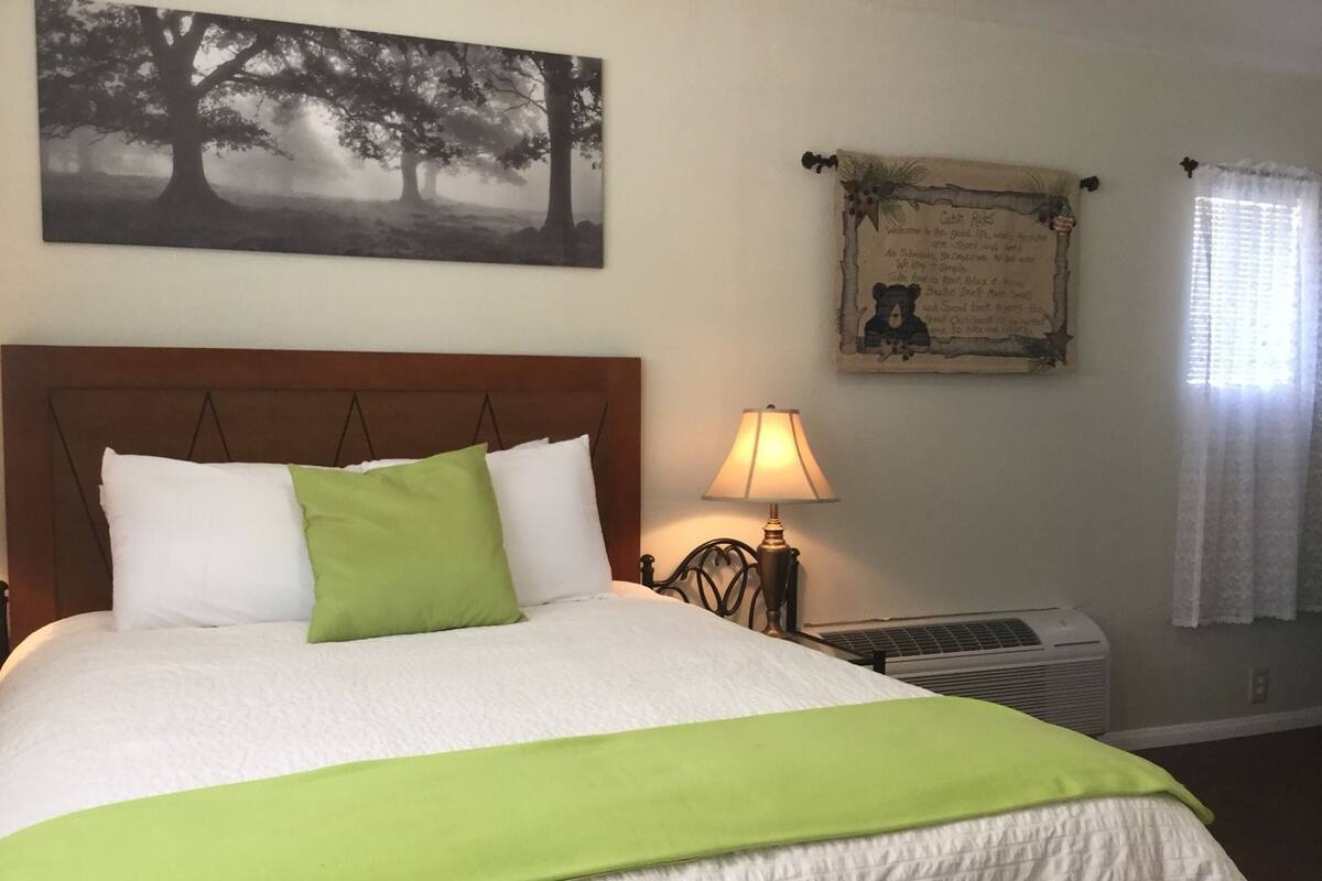 华丽客房, 1 张大床, 山景 | 高档床上用品、免费 WiFi、床单