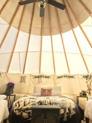 Tienda de campaƱa, varias camas, vista a la montaƱa | Ropa de cama de alta calidad, wifi gratis y ropa de cama