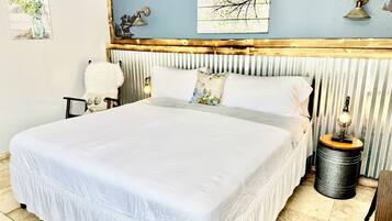 Deluxe Room, 1 King Bed | Premium bedding, free WiFi, bed sheets