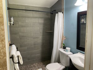 Family Room, 2 Bedrooms, Kitchen (Two Bedrooms) | Bathroom | Towels - Olancha RV Park & Motel (Olancha)
