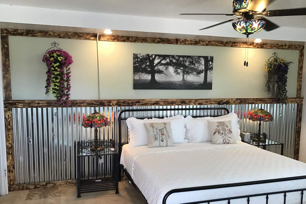 1 bedroom, premium bedding, free WiFi, bed sheets