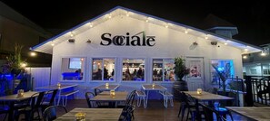 4 restaurants servant le dîner et le souper