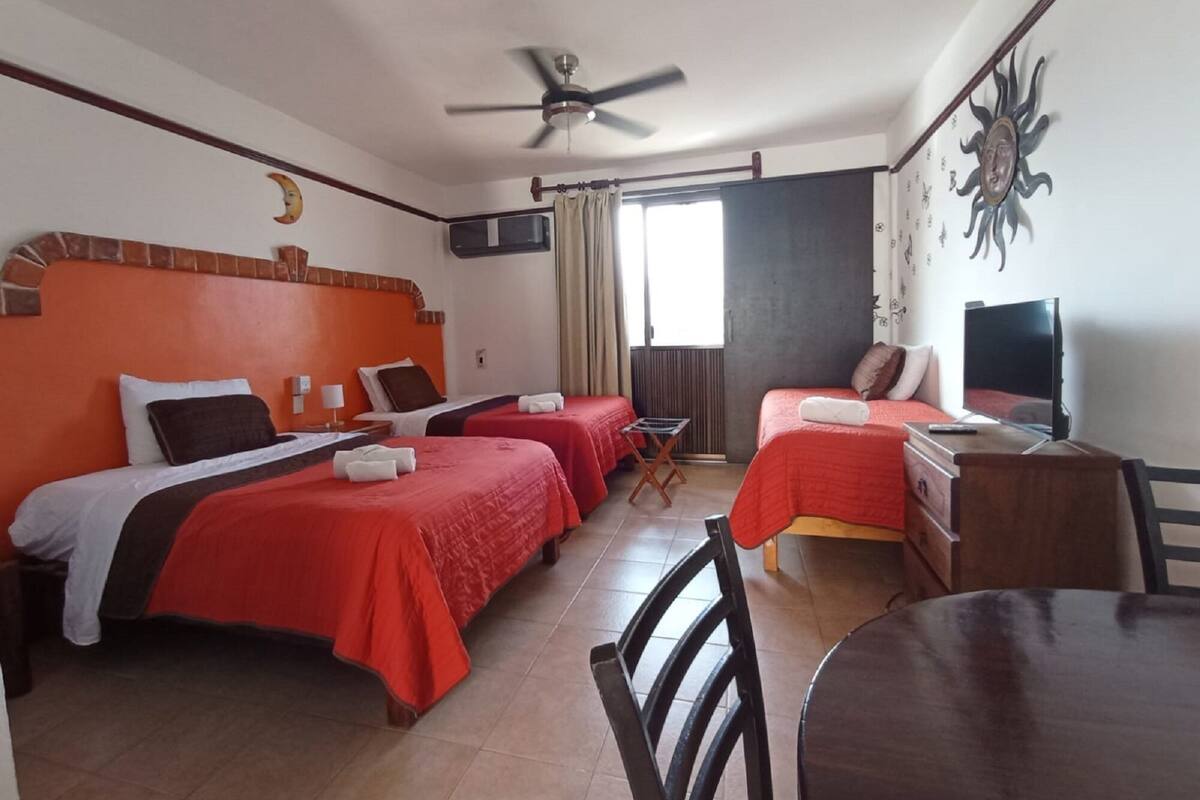 Suite estudio Confort, 1 habitación, cocina, vistas a la ciudad | Servicio de la habitación