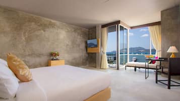 Deluxe Triple Studio with Sea View and Spa Bath | Egyptian cotton sheets, premium bedding, memory-foam beds, minibar