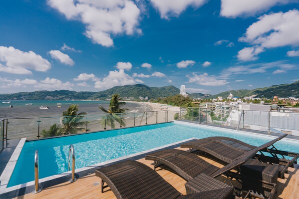 2 Außenpools, Liegestühle