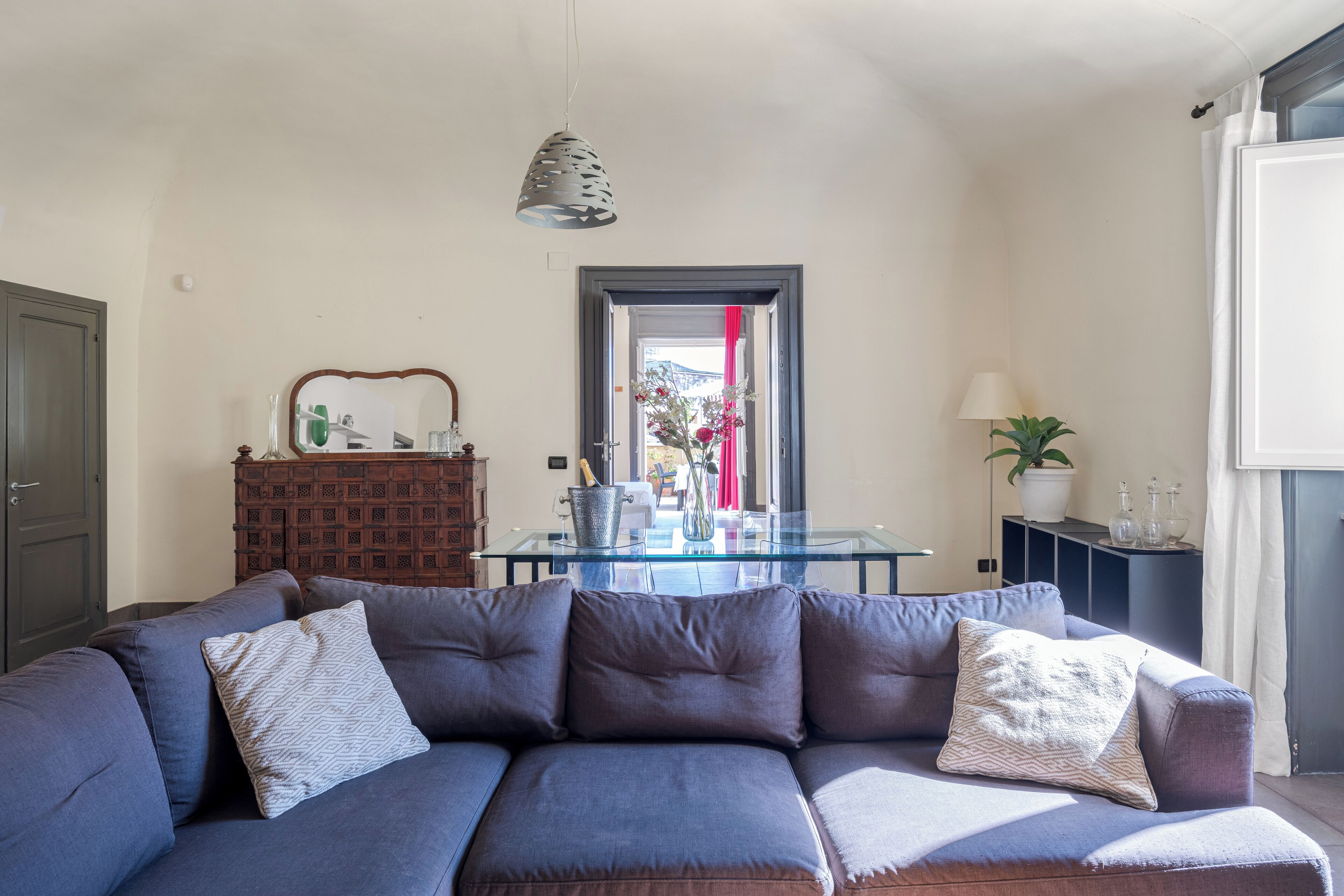 Apartamento panorámico | Zona de estar | Smart TV de 40 pulgadas con canales digitales
