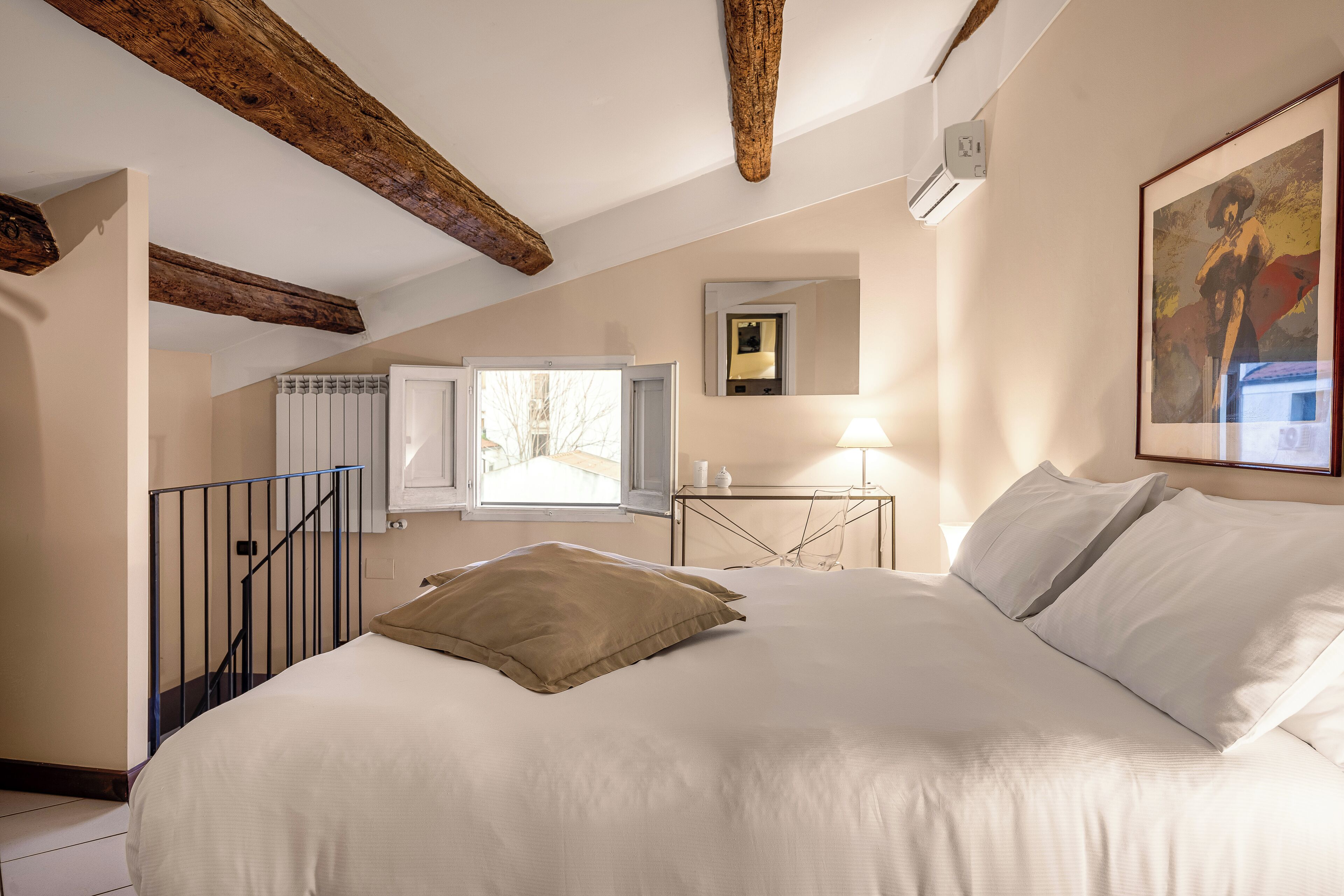 Quadruple Room | Minibar, individually decorated, individually furnished, desk